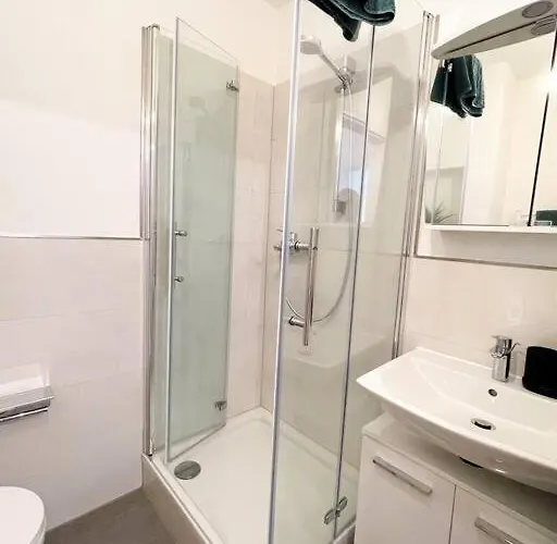 Moderne Stadtruhe 2-zi-apartment Mit Privat-parkplatz Daire