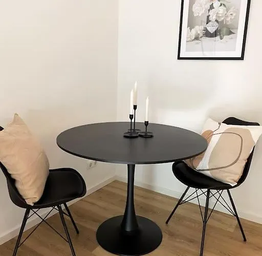 Moderne Stadtruhe 2-zi-apartment Mit Privat-parkplatz